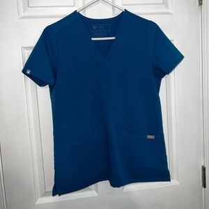 FIGS Casma Three-Pocket top